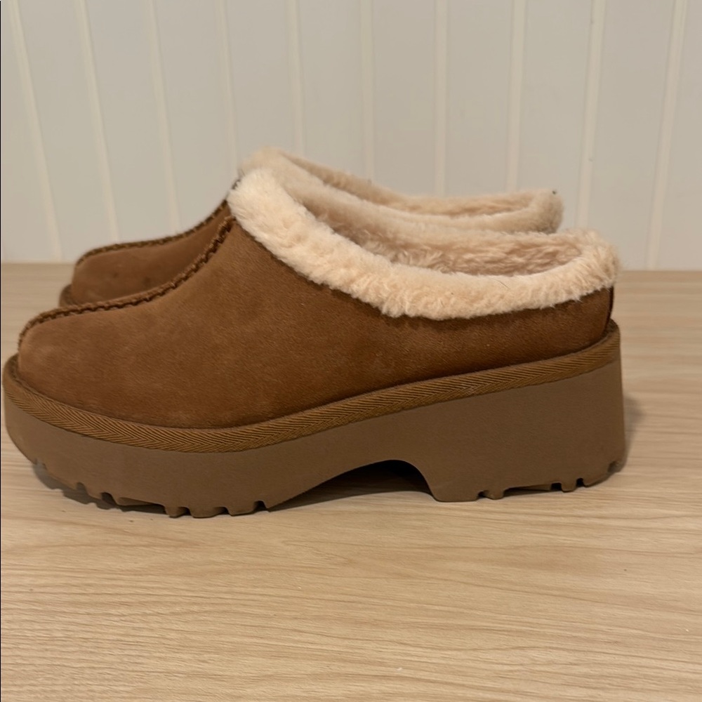 UGG new heights cozy clog
